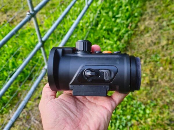 Hunt-PRO-L-von-thermtec-in-der-Hand-1024x768